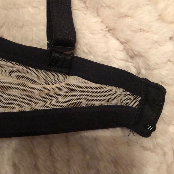 Never worn Victoria’s secret bra. Size 38D - Picture 7 of 7